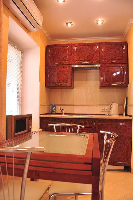 Apartments Lesi Ukrainki 25 ลวีฟ ภายนอก รูปภาพ